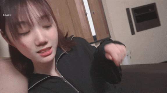 难得一见的超级清纯 纯情萝莉学生妹 白虎美腿身材苗条瘦长！低着头害羞又有点害怕！【628MB】